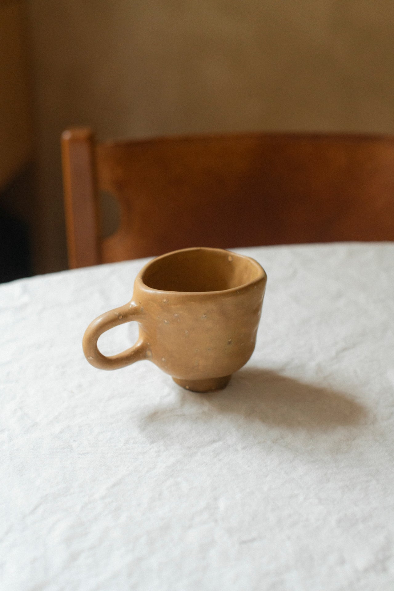 Wonky mug in caramel
