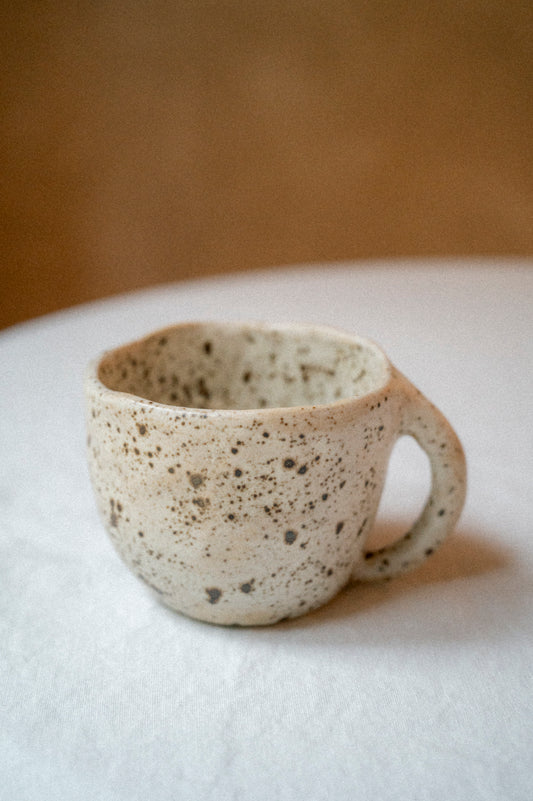 Big mug narrow ear in cream speckle